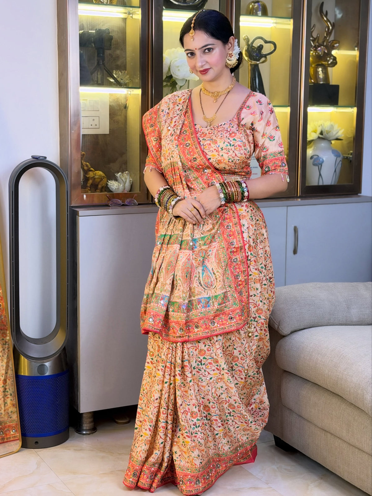 VASTRAA MALL Soft Chinnon Saree with Gold Zari & Real Mirror Work