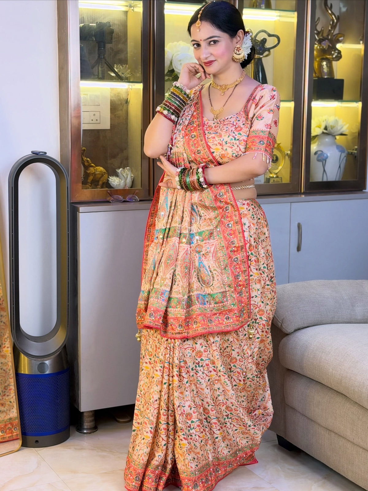 VASTRAA MALL Soft Chinnon Saree with Gold Zari & Real Mirror Work